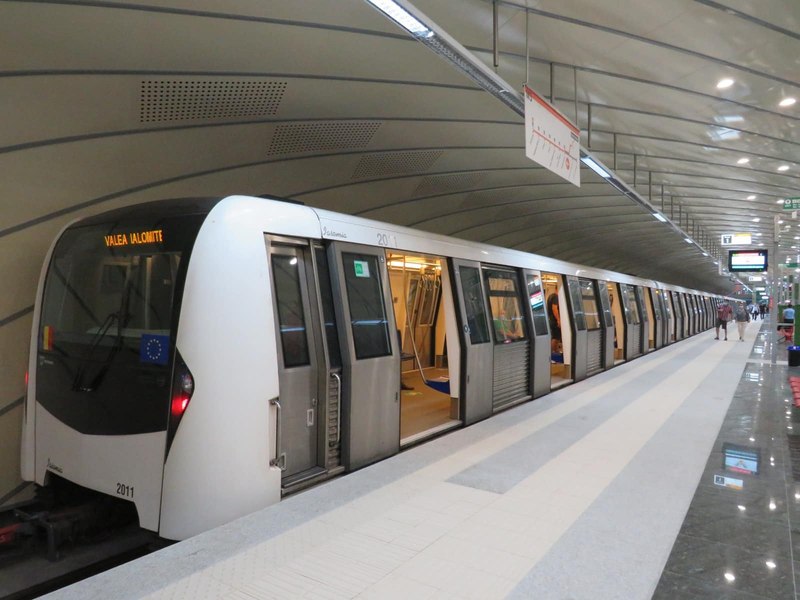 Tentativă de sinucidere la metrou, la stația Aviatorilor. Cum se circulă pe Magistrala 2