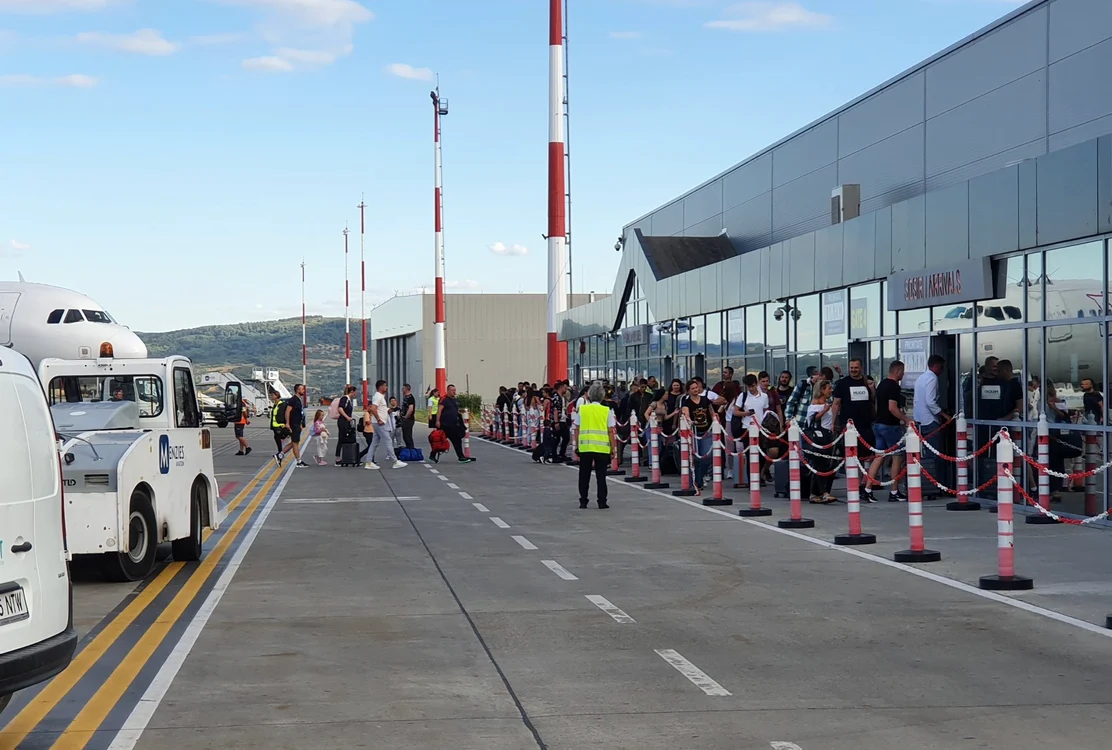 Coadă la terminalul sosiri. FOTO Aeroportul Iași
