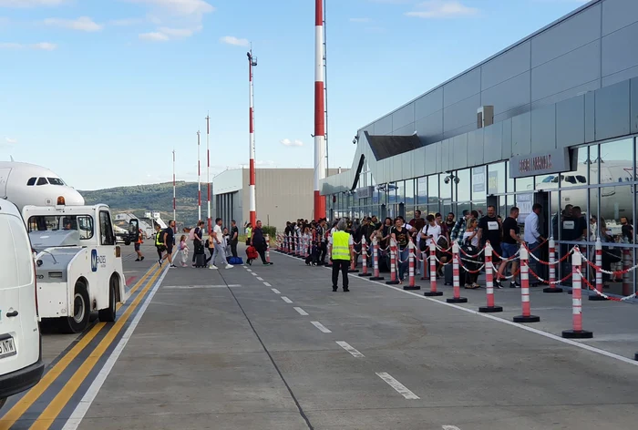 Coadă la terminalul sosiri. FOTO Aeroportul Iași