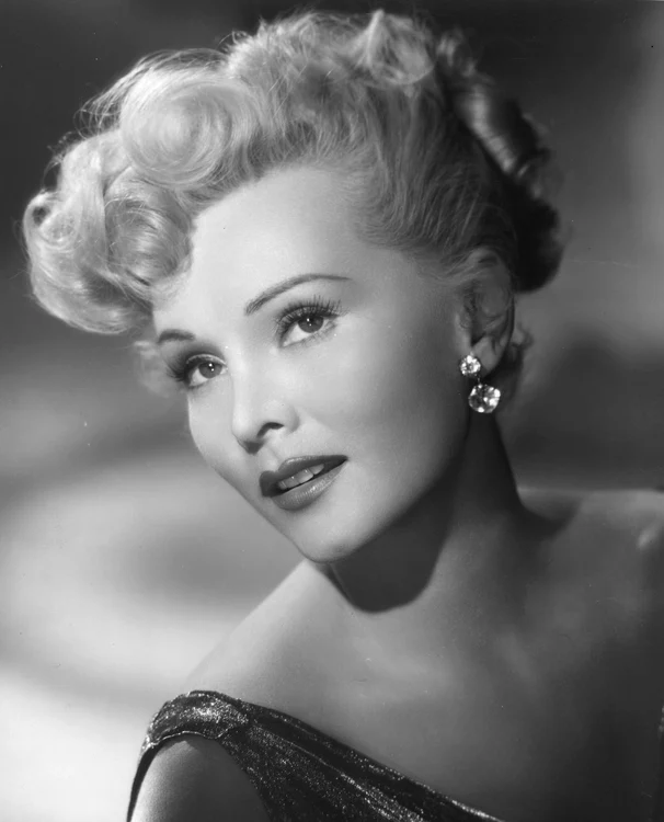 4 profimedia 0308917670 jpg jpeg