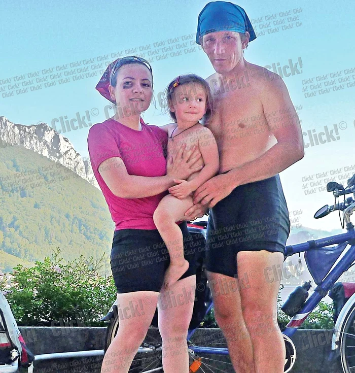 
    Vacanţa  celor trei a  durat 15 zile  