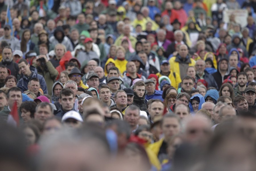 Pelerinii pentru procesiunea de Rusaliile catolice de la Șumuleu Ciuc se adună la Miercurea Ciuc