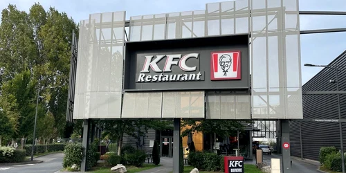 barbat gasit mort in toaleta KFC jpg