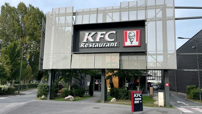Un bărbat a fost găsit mort în toaleta unui KFC FOTO: X