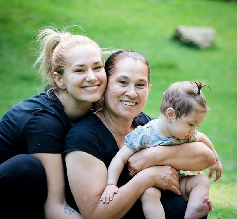 Feli are o familie fericită