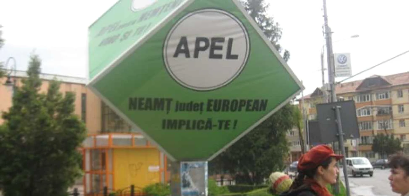 Materialele de propagandă pentru noua alianță electorală sunt expuse în zonele centrale ale orașului