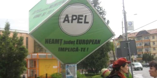 Materialele de propagandă pentru noua alianță electorală sunt expuse în zonele centrale ale orașului