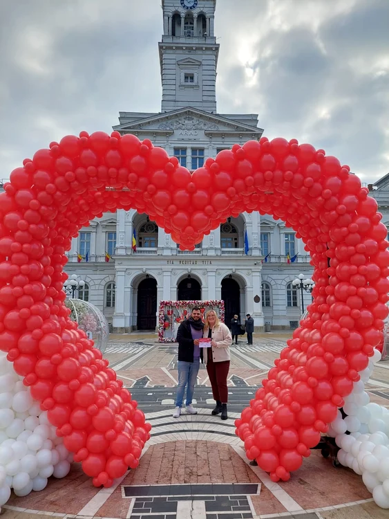 O inimă imensă aștepată îndrăgostiții FOTO Primăria Arad 