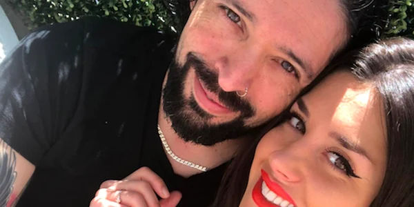 Ronnie Romero solistul Rainbow şi logodnica sa româncă Corina Minda Sursa arhiva personală