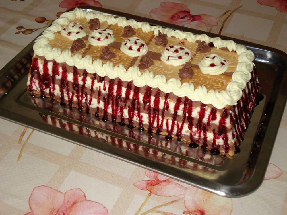 
    Tort de biscuiţi cu jeleu de fructe  