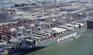 Nava Ever Given care a fost blocată în Canalul Suez a ajuns la destinaţie în portul Rotterdam FOTO EPA-EFE