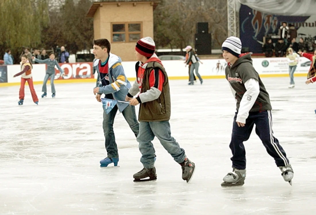 
    Patinoarul Drumul Taberei sparge gheața și în acest sezon. Este primul care se va deschide  