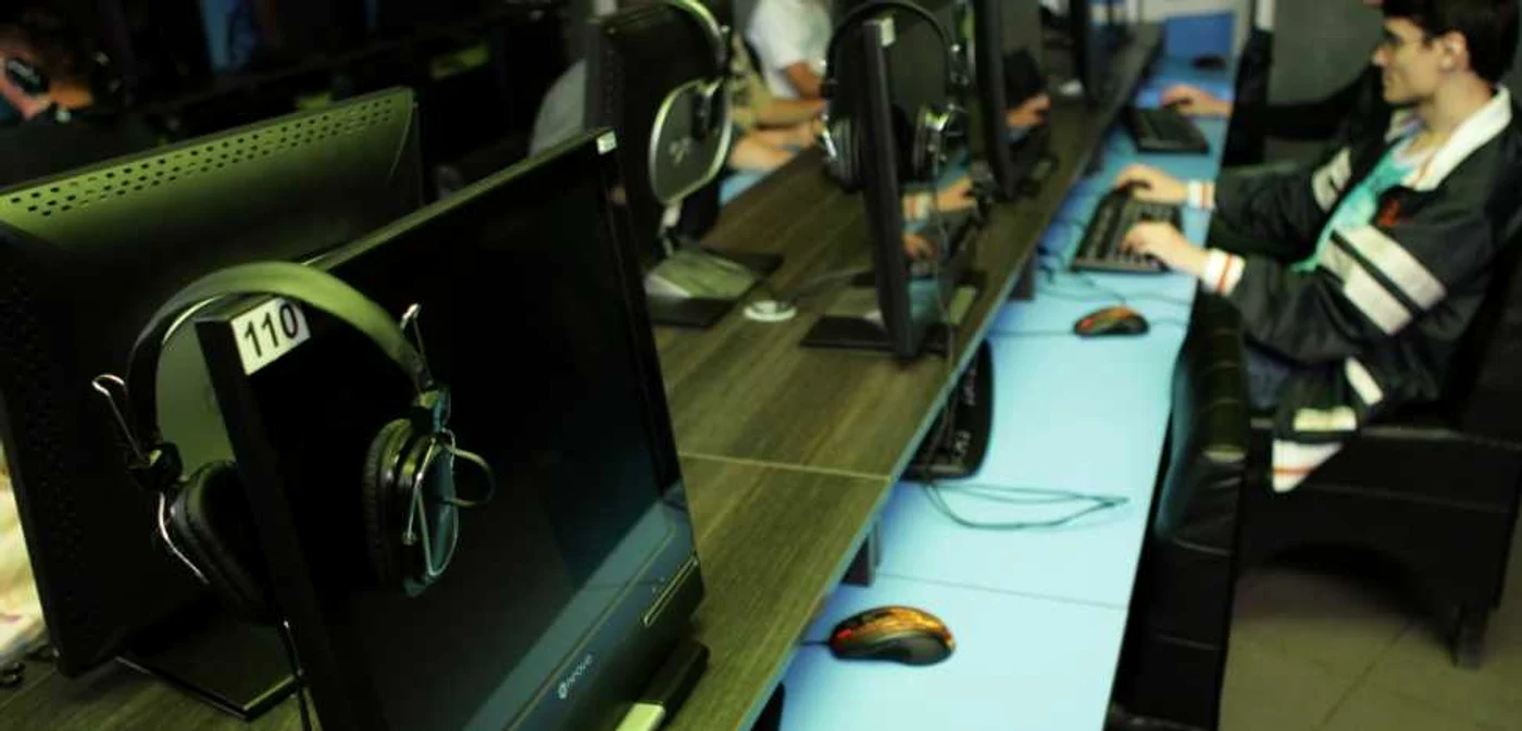 400 de elevi au primit calculatoare în anul şcolar 2011 - 2012 FOTO: Arhivă