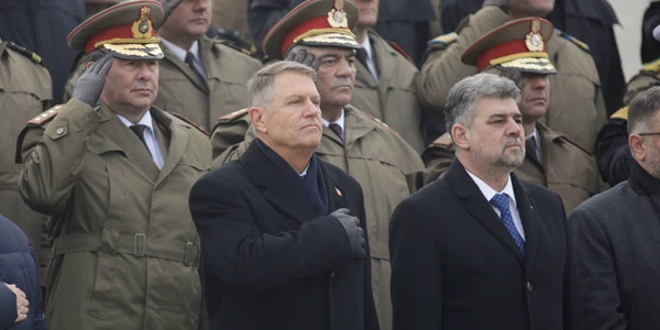 Klaus Iohannis şi Marcel Ciolacu depun coroane la Mormântul Ostaşului Necunoscut cu ocazia Zilei Unirii Principatelor Române în București 24 ianuarie 2024 FOTO Inquam Photos George Călin (2) jpg