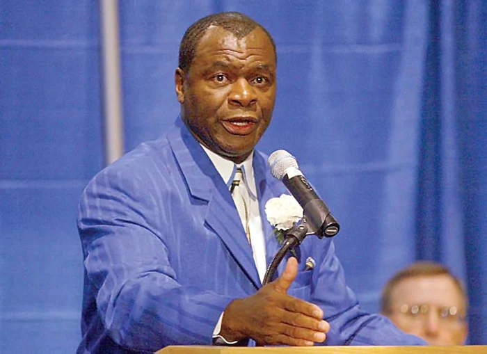 Calvin Murphy face parte din  Hall of Fame