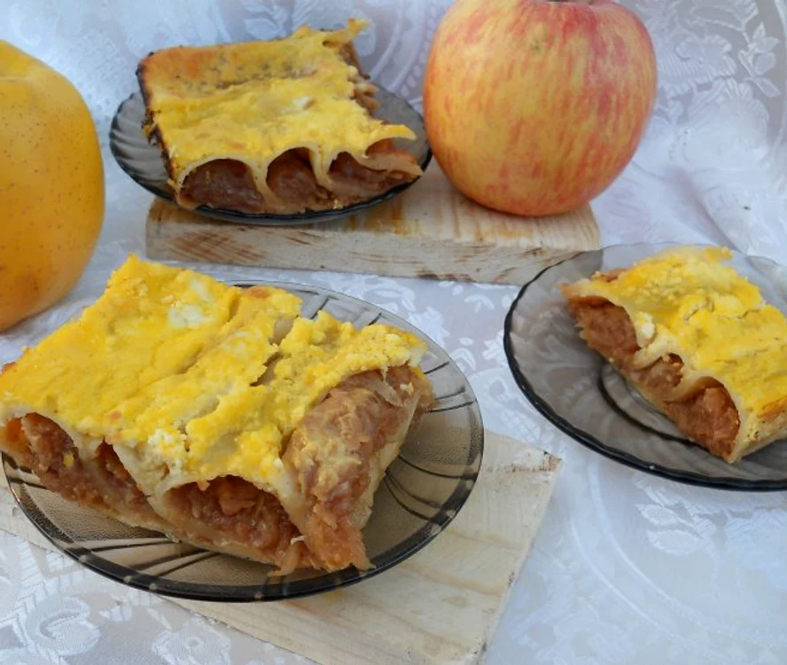 
    Lasagna cu mere  