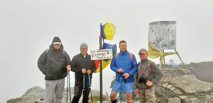 Şi-a convins  şi alţi colegi  poliţişti  să-l urmeze  în expediţii