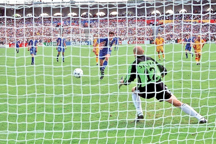 Brazilianul Neymar a  marcat o “dublă“ contra  Croaţiei, asigurând victoria  echipei ţării-gazdă (Fotografii: afp/guliver/getty images/reuters)