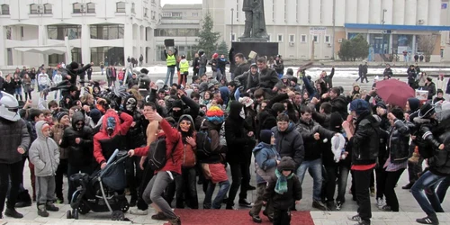 Zeci de vasluieni au dansat Harlem Shake FOTO