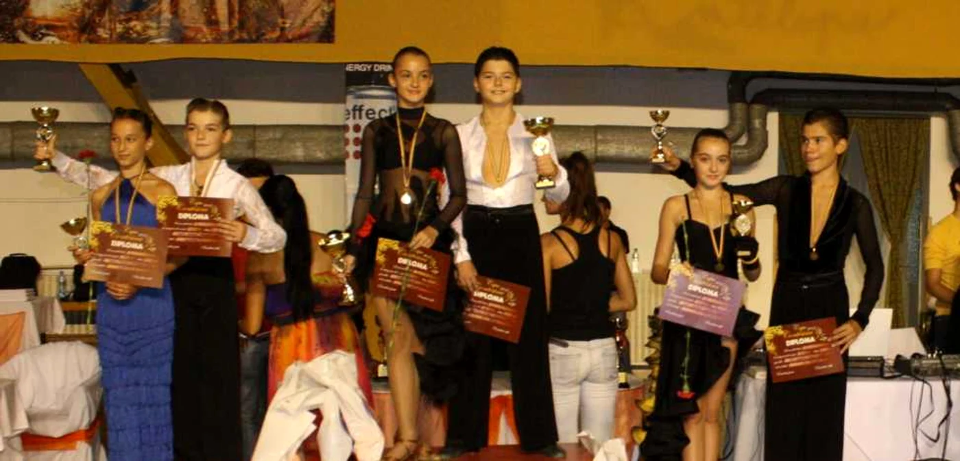 Dansatorii sportivi vâlceni s-au urcat pe podium la „Cupa Contesina”