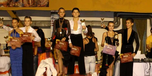 Dansatorii sportivi vâlceni s-au urcat pe podium la „Cupa Contesina”