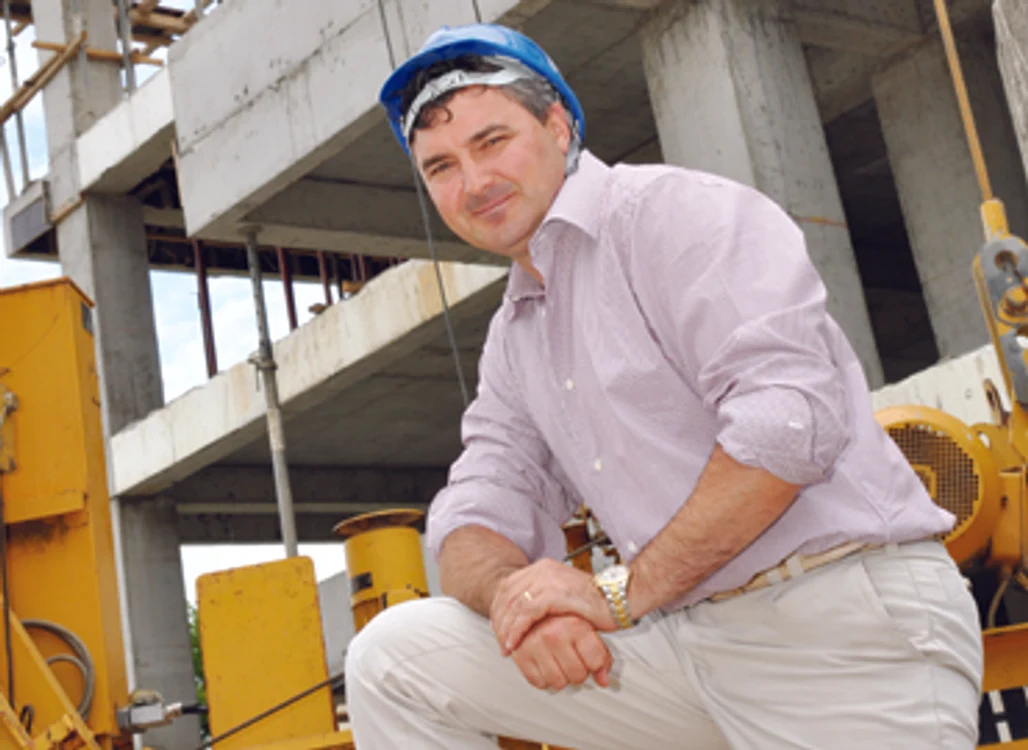 Iaşi: Costică Rusu, milionarul constructor din tată-n fiu