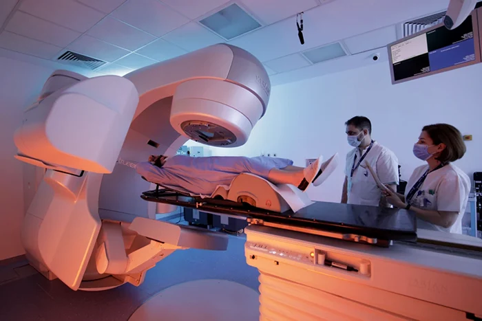 Radioterapia stereotaxică are un control local bun.