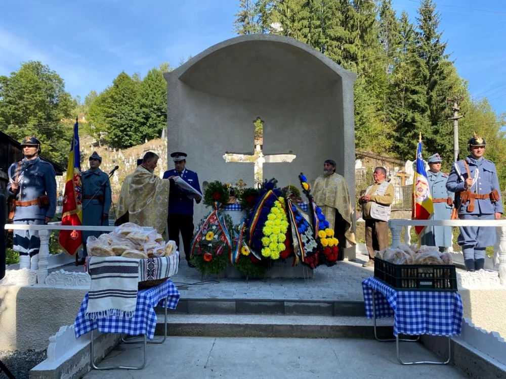 Comemorare la monumentul ridicat în memoria tânărului. Foto IJJ Alba