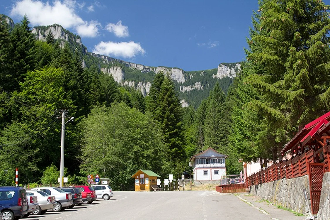 Izvorul Muntelui, loc de plecare pe Ceahlau FOTO CJ Neamț