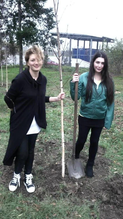 Ioana şi Elena, mândre de lucrurl făcut