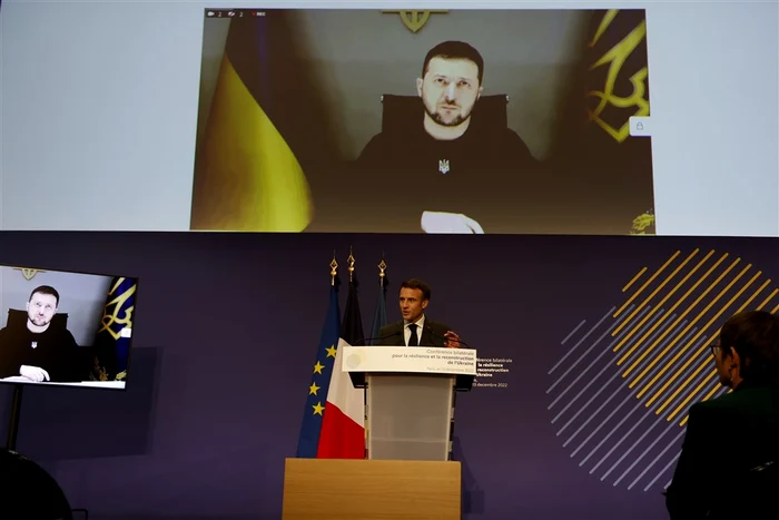 Zelenski (pe ecran) și Macron la Conferința de sprijin pentru Ucraina FOTO EPA-EFE
