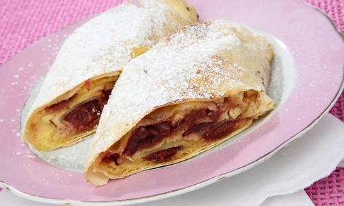 strudel cu visine si scortisoara jpeg
