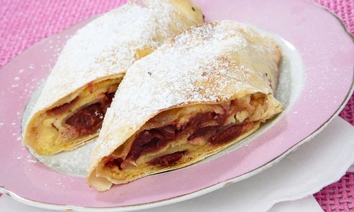 strudel cu visine si scortisoara jpeg