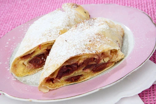 strudel cu visine si scortisoara jpeg