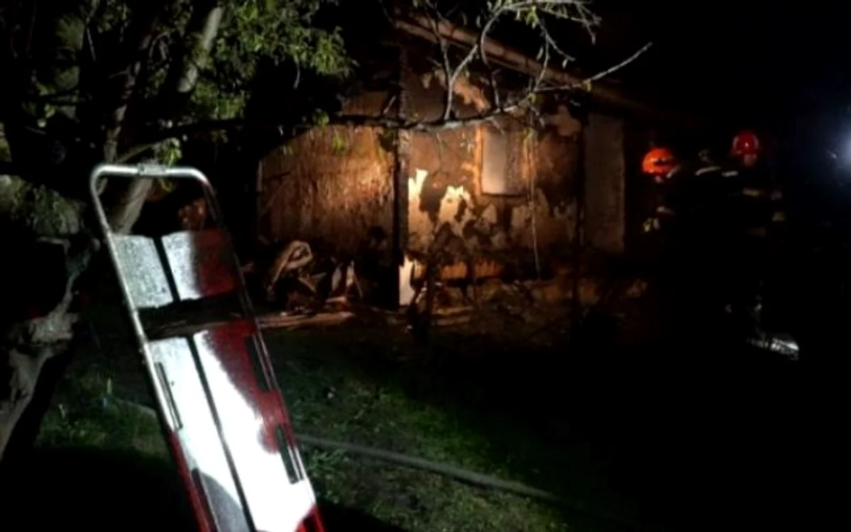 Pompierii au intervenit pentru stingerea incendiului FOTO botosaneanul.ro