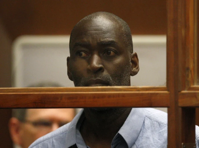 Luni seara, Michael Jace a sunat la
numărul de urgenţe în jurul orei 20:30, mărturisindu-şi fapta:
„Mi-am împuşcat soţia“ FOTO Reuters