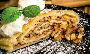 strudel cu mere si nuci jpg