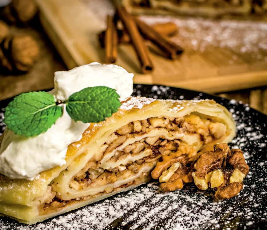strudel cu mere si nuci jpg