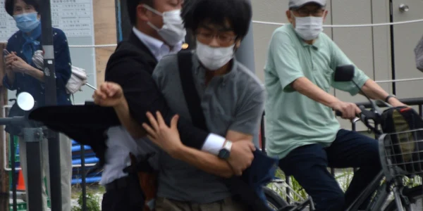 Asasinarea fostului premier al Japoniei Shinzo Abe 8 iulie 2022 retinere atacator FOTO AFP