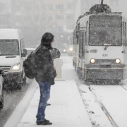 Prima ninsoare din iarna 2022-2023 în București. FOTO Inquam Photos / Octav Ganea