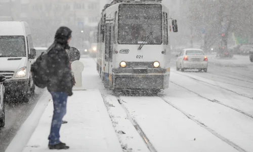 Prima ninsoare din iarna 2022-2023 în București. FOTO Inquam Photos / Octav Ganea