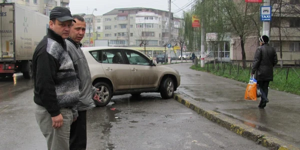 Taximetristii spun ca locurile de parcare nu sunt marcate corespunzator pe strazi