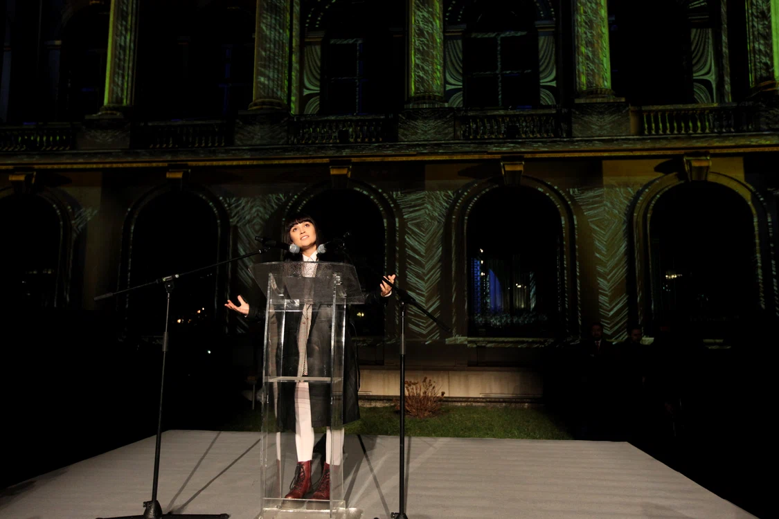 Irina Rimes a ţinut un discurs pentru cei aproximativ 500 de oameni adunaţi în curtea Muzeului Naţional de Artă