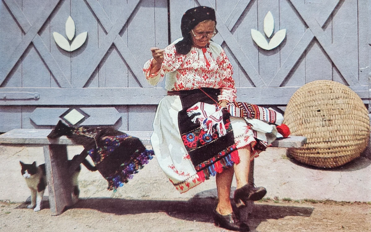 Maramureș in anii '80. Fotografii: Sandu Mendrea, Album Maramureș, Editura Sport - Turism, 1982 