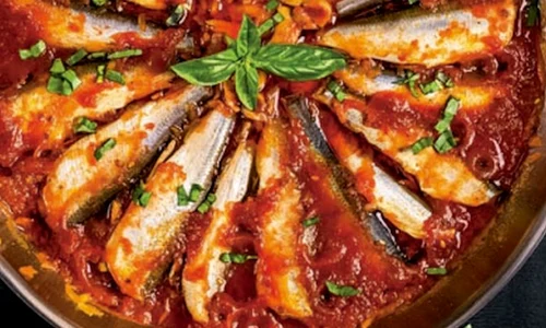 sardine in sos de rosii jpg