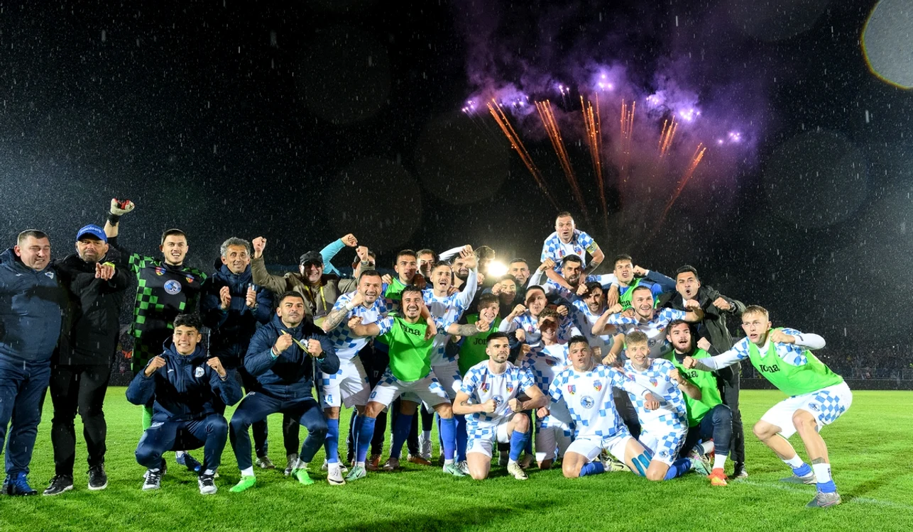 Corvinul a câștigat Cupa României, deși joacă în Liga 2. Foto Facebook