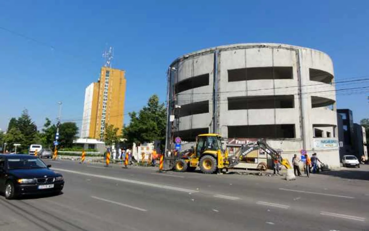 Imagine cu zona unde va fi amenajat costisitorul sens giratoriu la Slatina (FOTO: Mugurel Manea)