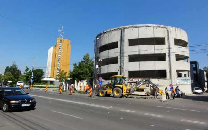 Imagine cu zona unde va fi amenajat costisitorul sens giratoriu la Slatina (FOTO: Mugurel Manea)