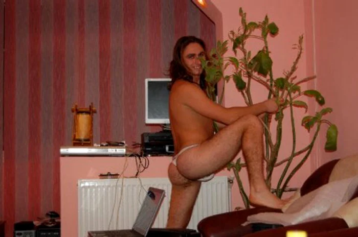 Telefonul şi oglinda, principalele instrumente ale cocalarului