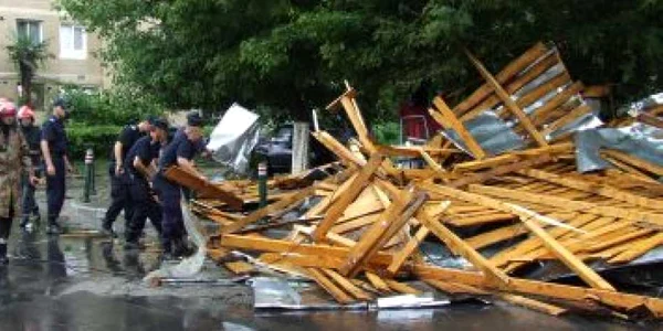 Râmnicu Vâlcea:O vijelie a făcut prăpăd în oraş